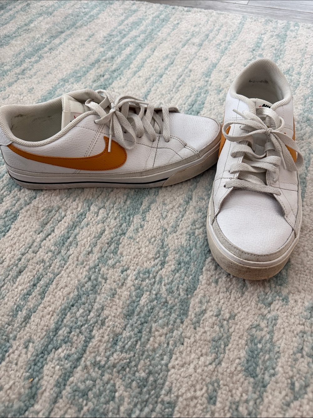 Nike casual White and Yellow Low-Top Sneakers